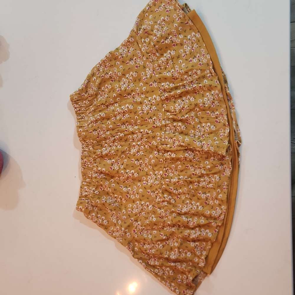 Girls size 14 yellow skirt with flower prints yellow lining